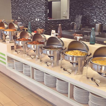 Fox Hotel Pekanbaru Ngoại thất bức ảnh