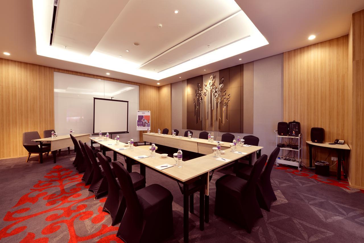 Fox Hotel Pekanbaru Ngoại thất bức ảnh
