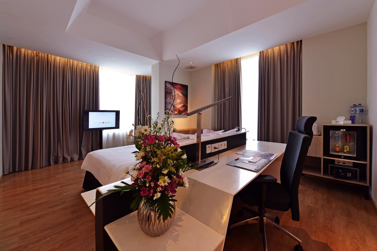 Fox Hotel Pekanbaru Ngoại thất bức ảnh