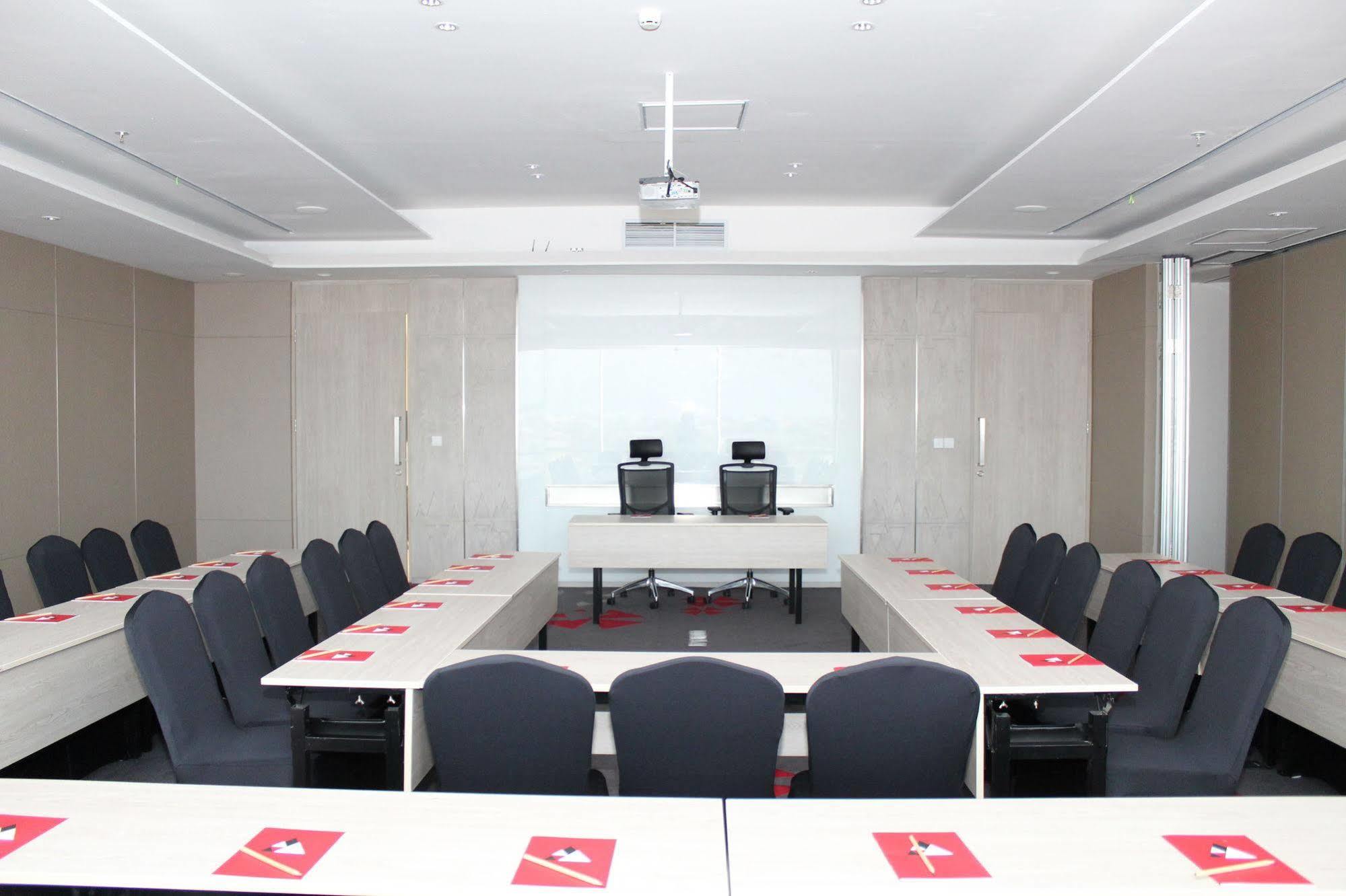 Fox Hotel Pekanbaru Ngoại thất bức ảnh